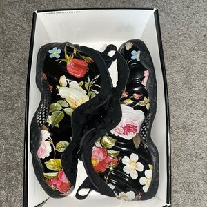 W Air Foamposite ONE Floral